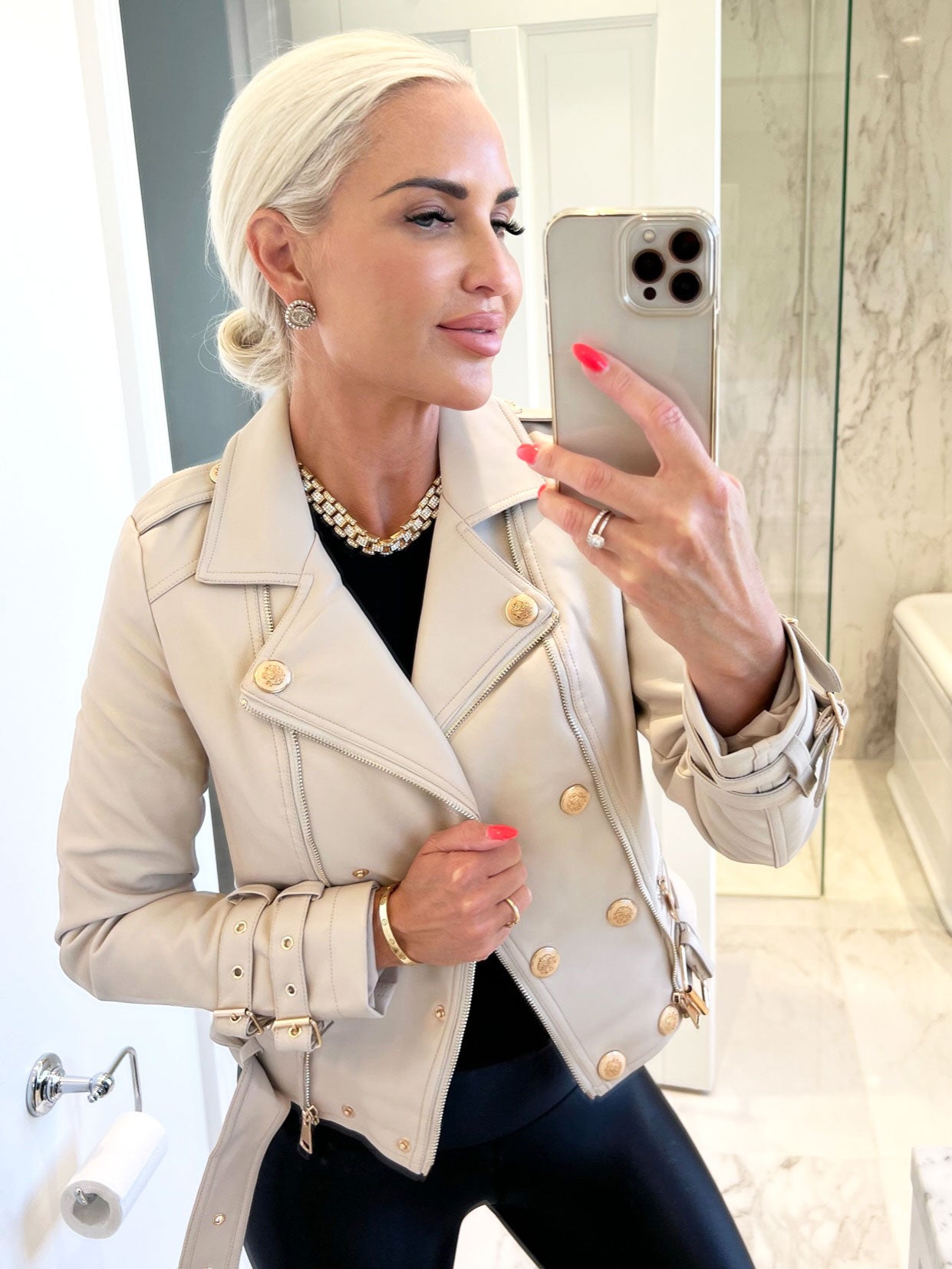 Mirel - Fed læderlook jakke med knapper og lynlås